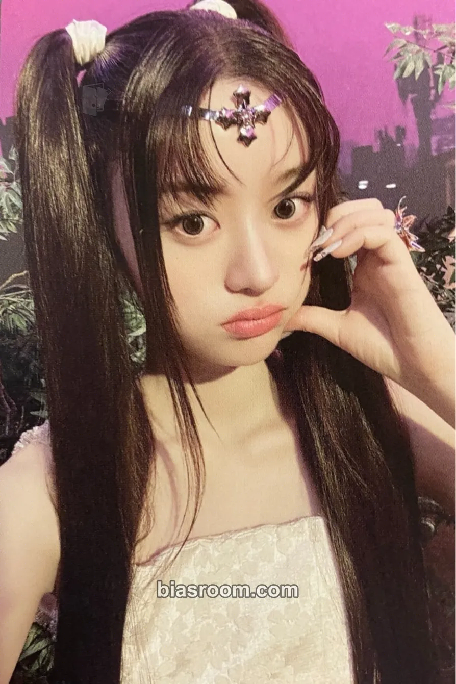 Minju bomb Photocard - ILLIT - ILLIT K-pop photocard