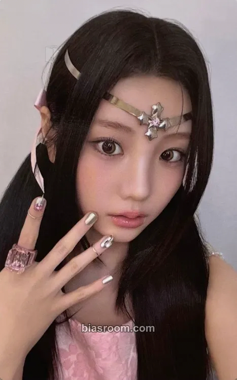 Wonhee bomb Photocard - ILLIT - ILLIT K-pop photocard