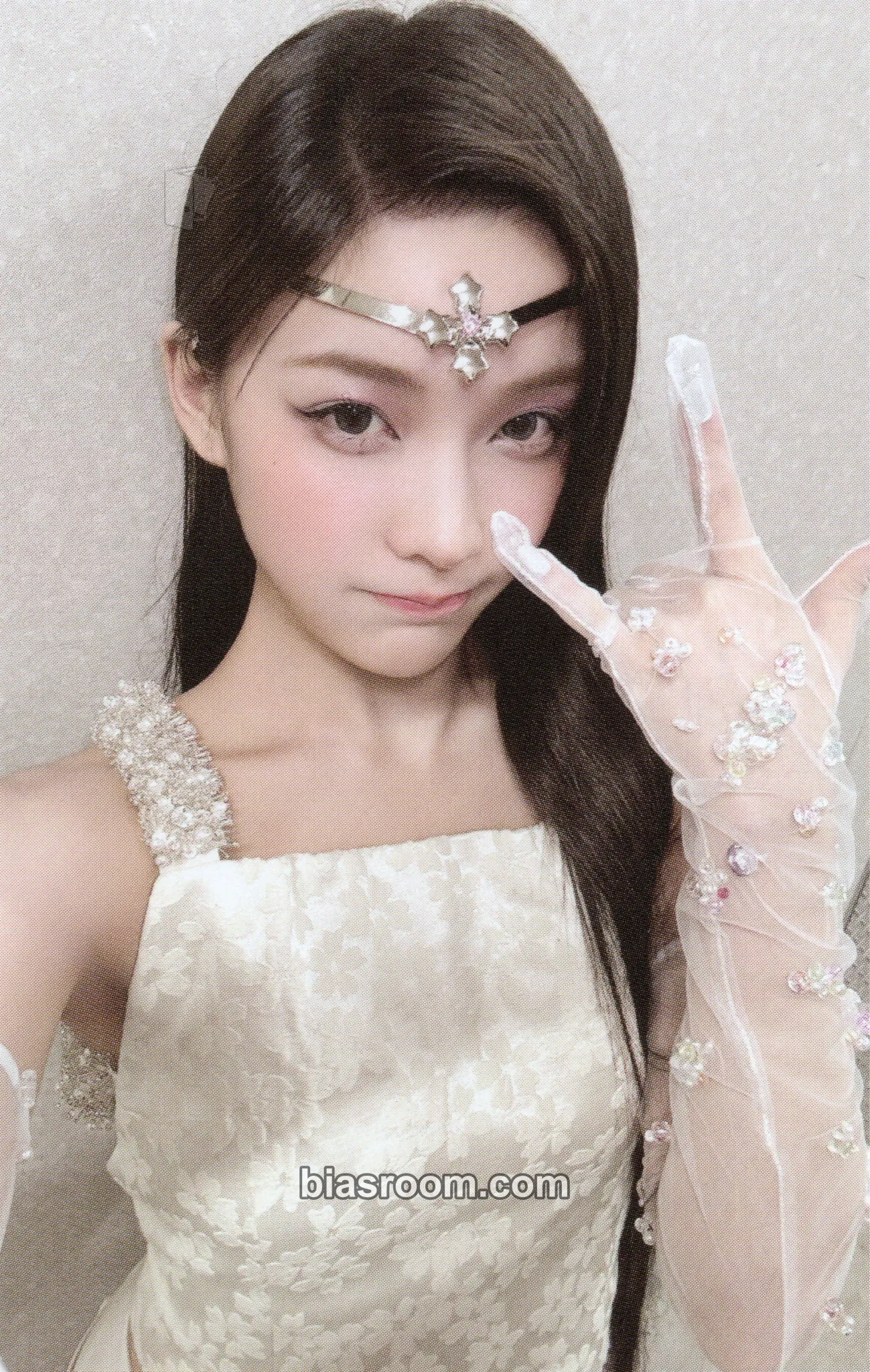 Iroha bomb Photocard - ILLIT - ILLIT K-pop photocard