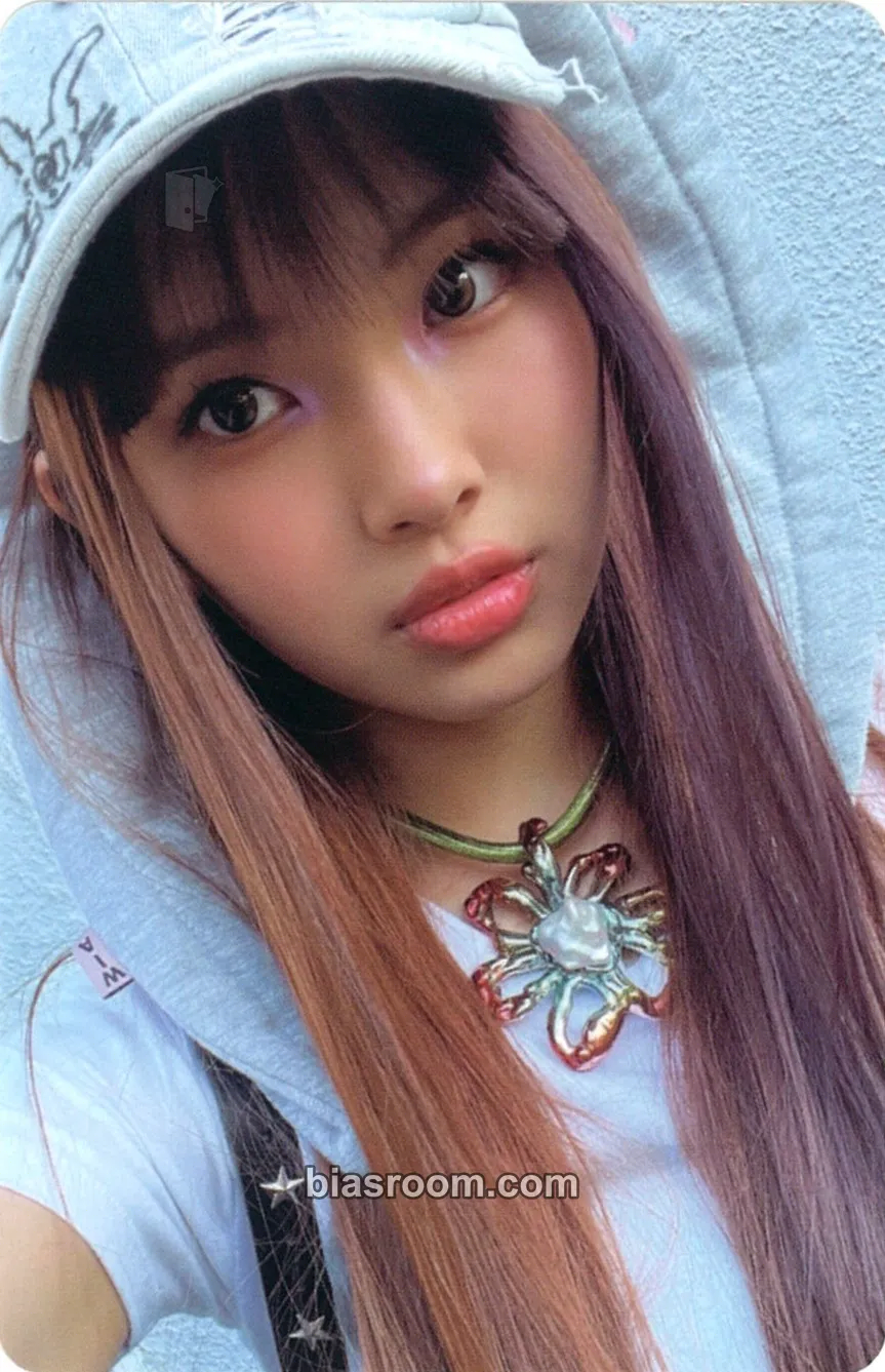 Hyein NewJeans “OMG” Photocard - NewJeans - NewJeans K-pop photocard