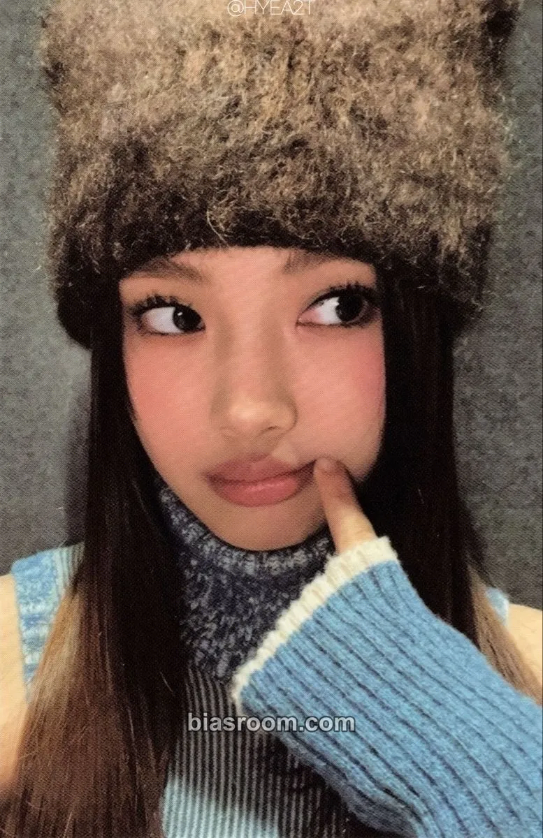 Hyein NewJeans “OMG” Photocard - NewJeans - NewJeans K-pop photocard