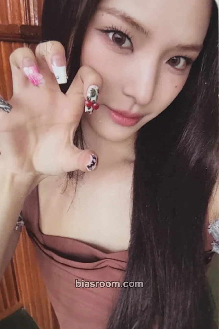 Mai N/a Photocard - izna - izna K-pop photocard