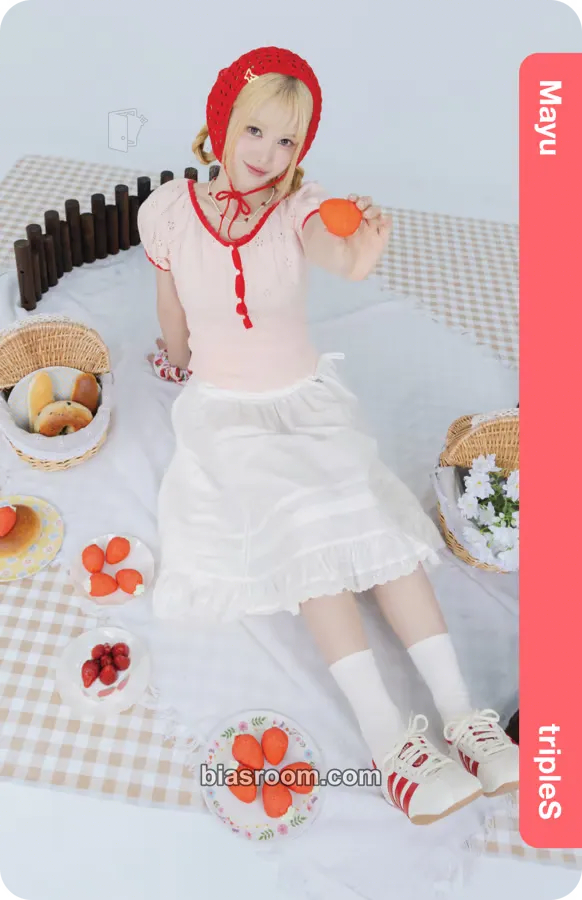 Mayu Atom02 Physical Objekts Photocard - tripleS - tripleS K-pop photocard