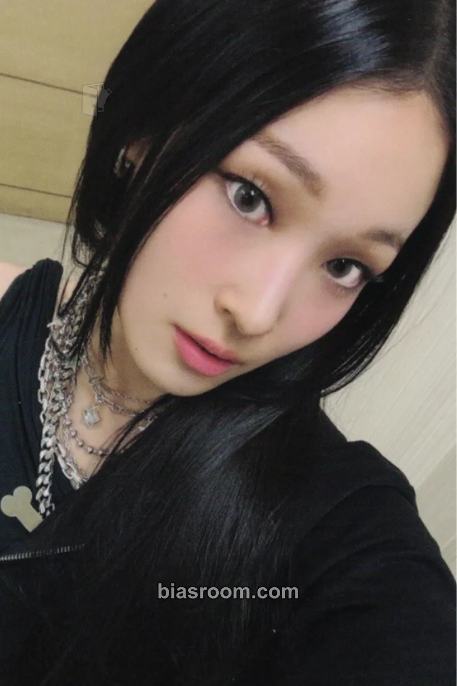 Annie FAMOUS Photocard - ALLDAY PROJECT - ALLDAY PROJECT K-pop photocard