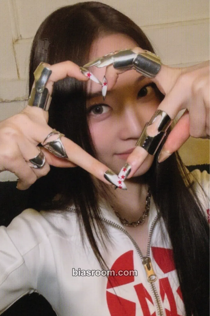 Youngseo FAMOUS Photocard - ALLDAY PROJECT - ALLDAY PROJECT K-pop photocard