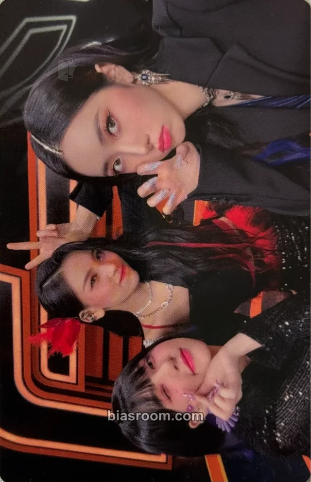 VIVIZ - Beam Of Prism Album album photocard horizontal