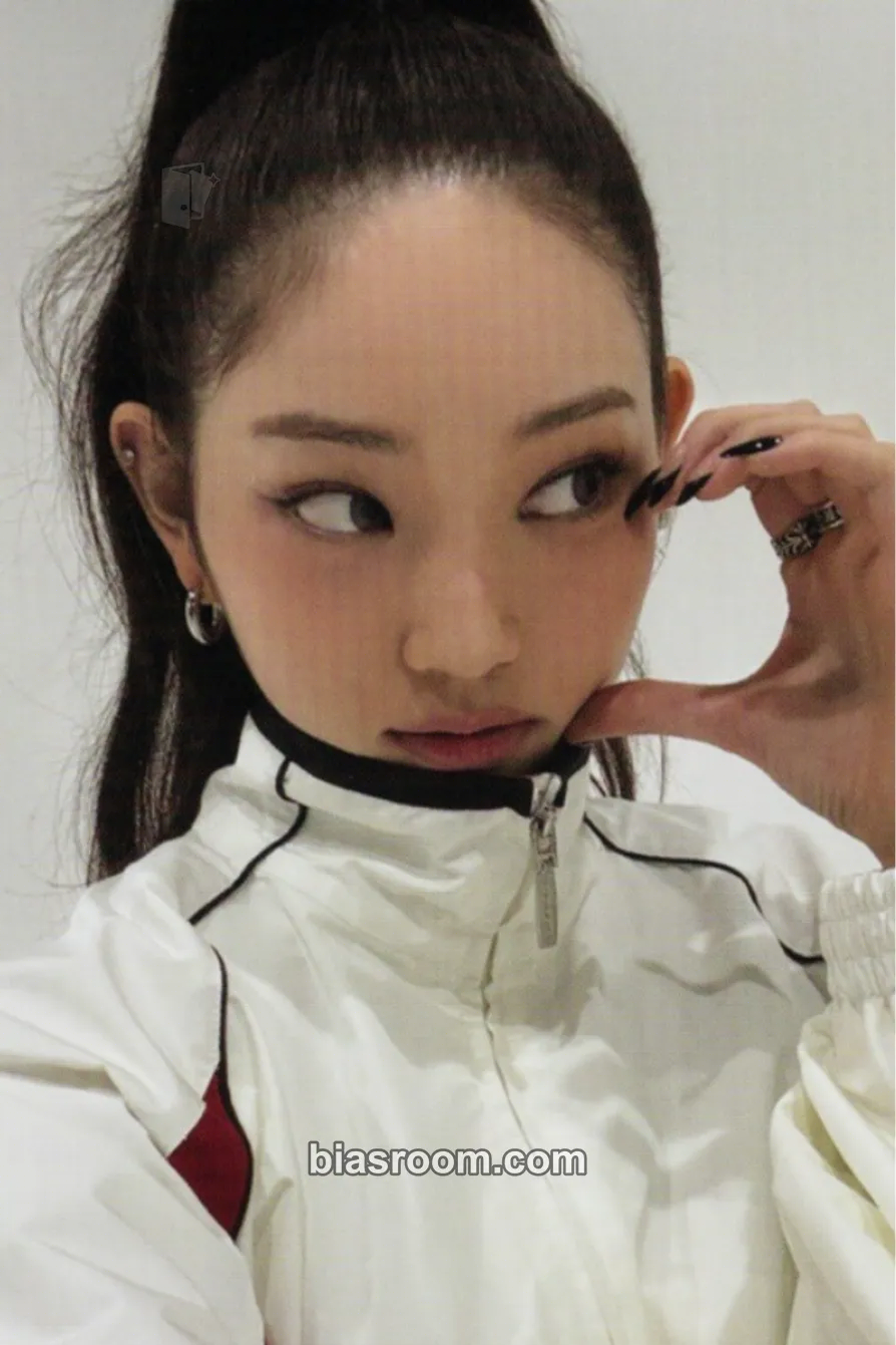 Youngseo FAMOUS Photocard - ALLDAY PROJECT - ALLDAY PROJECT K-pop photocard