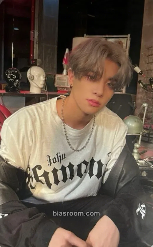 Jake MANIFESTO: DAY 1 Photocard - ENHYPEN - ENHYPEN K-pop photocard