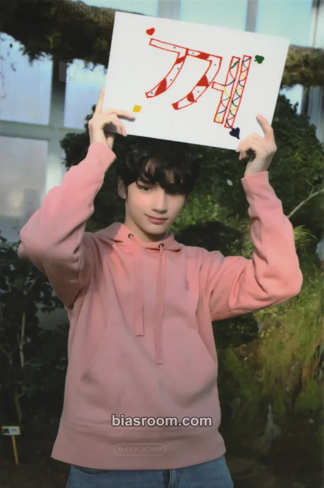 TOMORROW X TOGETHER - Huening Kai - The Dream Chapter: Star Album broadcast crown ver.