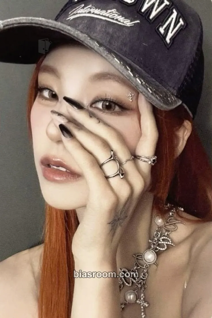 Yeji BORN TO BE Photocard - ITZY - ITZY K-pop photocard