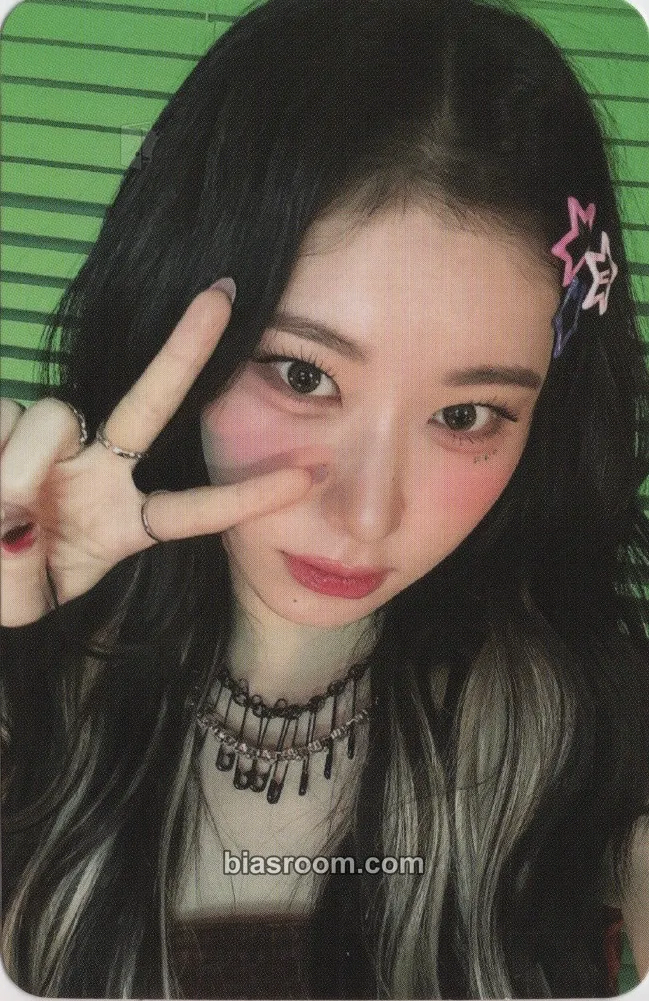 Chaeryeong BORN TO BE Photocard - ITZY - ITZY K-pop photocard
