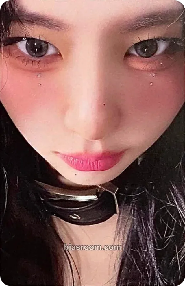 ITZY - Chaeryeong - BORN TO BE Album untouchable version album photocard special version bad image - replace