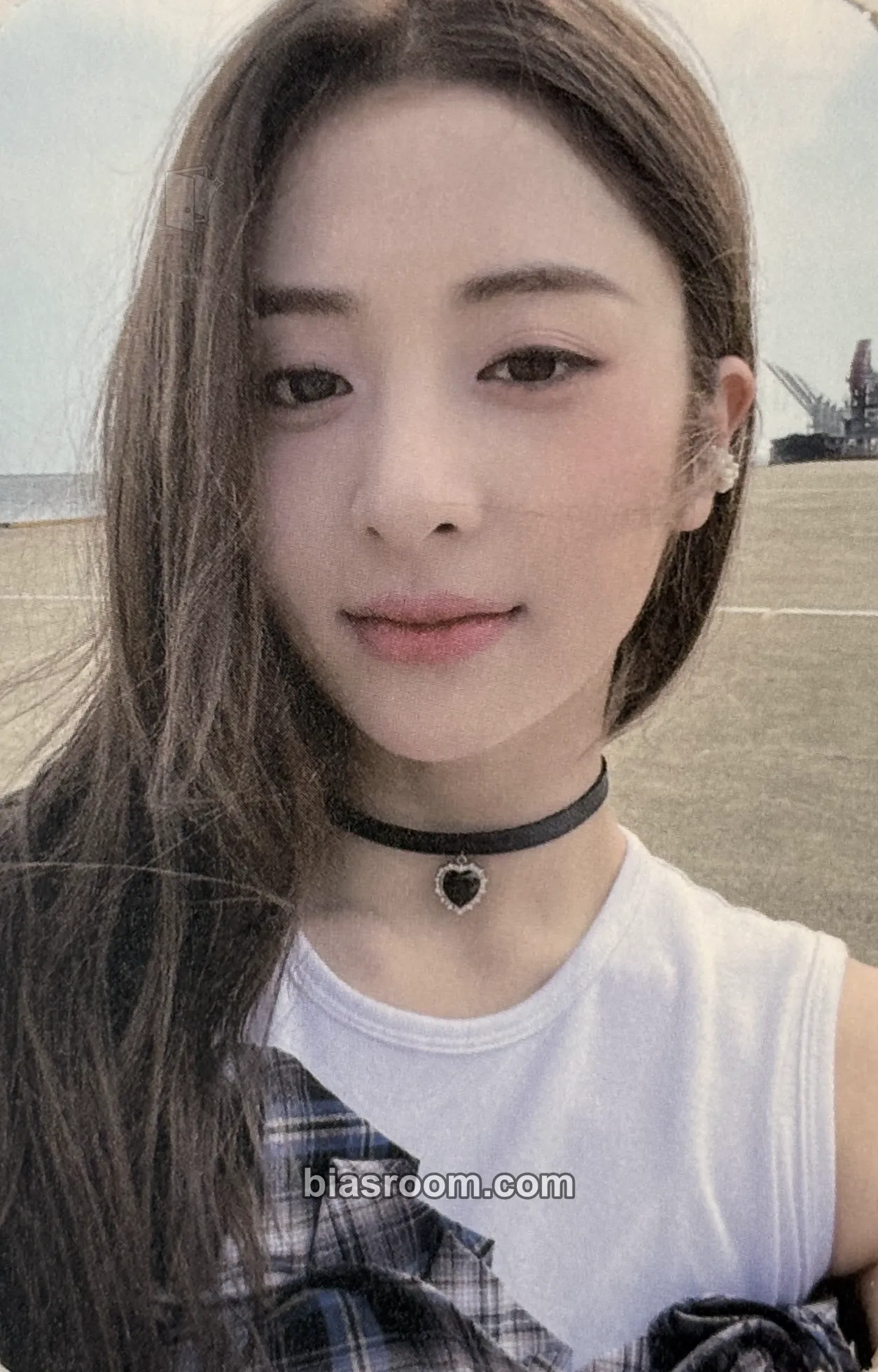 Huh Yunjin ANTIFRAGILE Photocard - LE SSERAFIM - LE SSERAFIM K-pop photocard