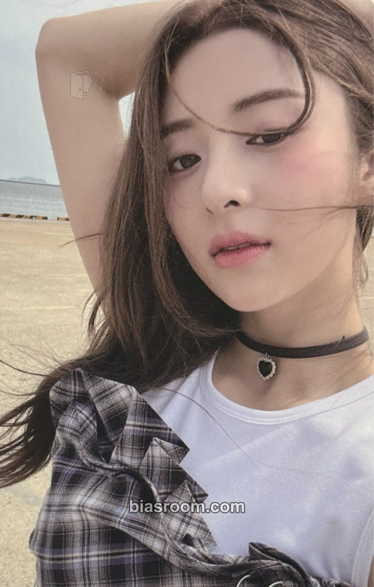 Huh Yunjin ANTIFRAGILE Photocard - LE SSERAFIM - LE SSERAFIM K-pop photocard