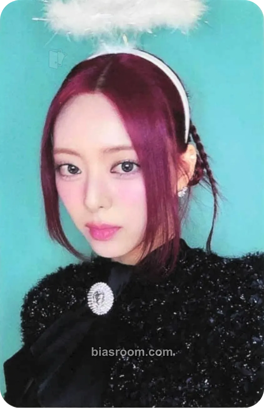 Yuna BORN TO BE Photocard - ITZY - ITZY K-pop photocard