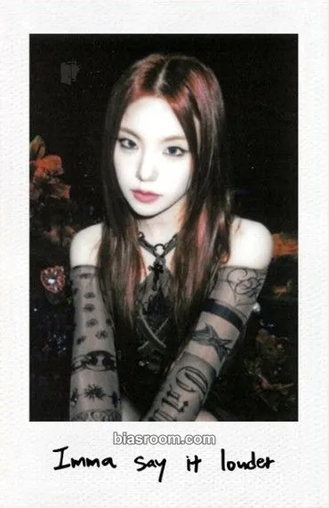 Yeji BORN TO BE Photocard - ITZY - ITZY K-pop photocard