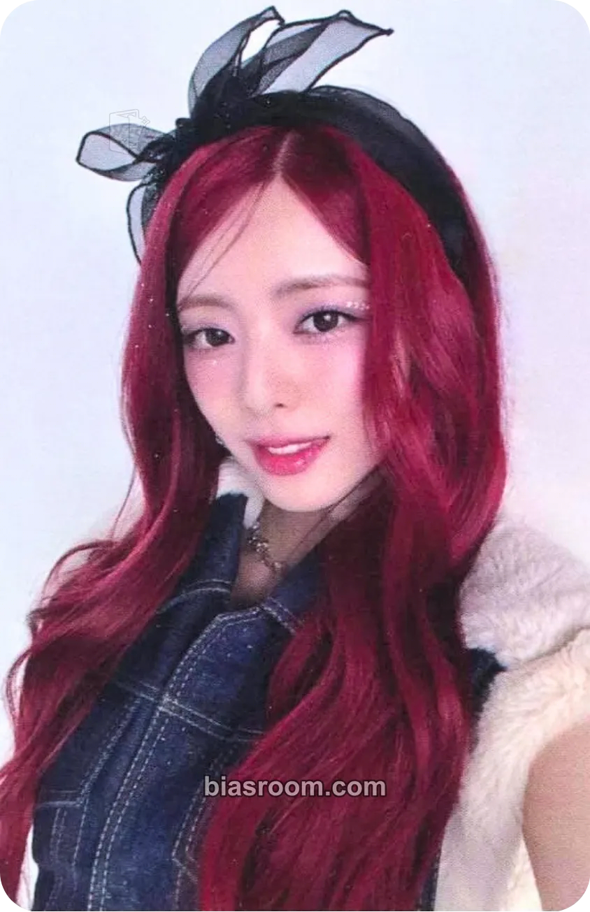 Yuna BORN TO BE Photocard - ITZY - ITZY K-pop photocard