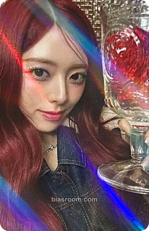 Yuna BORN TO BE Photocard - ITZY - ITZY K-pop photocard