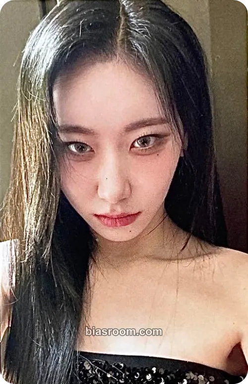 Chaeryeong BORN TO BE Photocard - ITZY - ITZY K-pop photocard