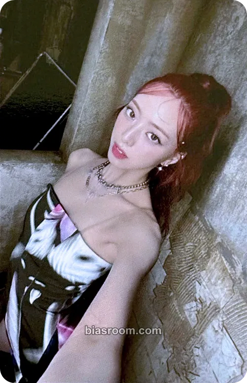 Yuna BORN TO BE Photocard - ITZY - ITZY K-pop photocard