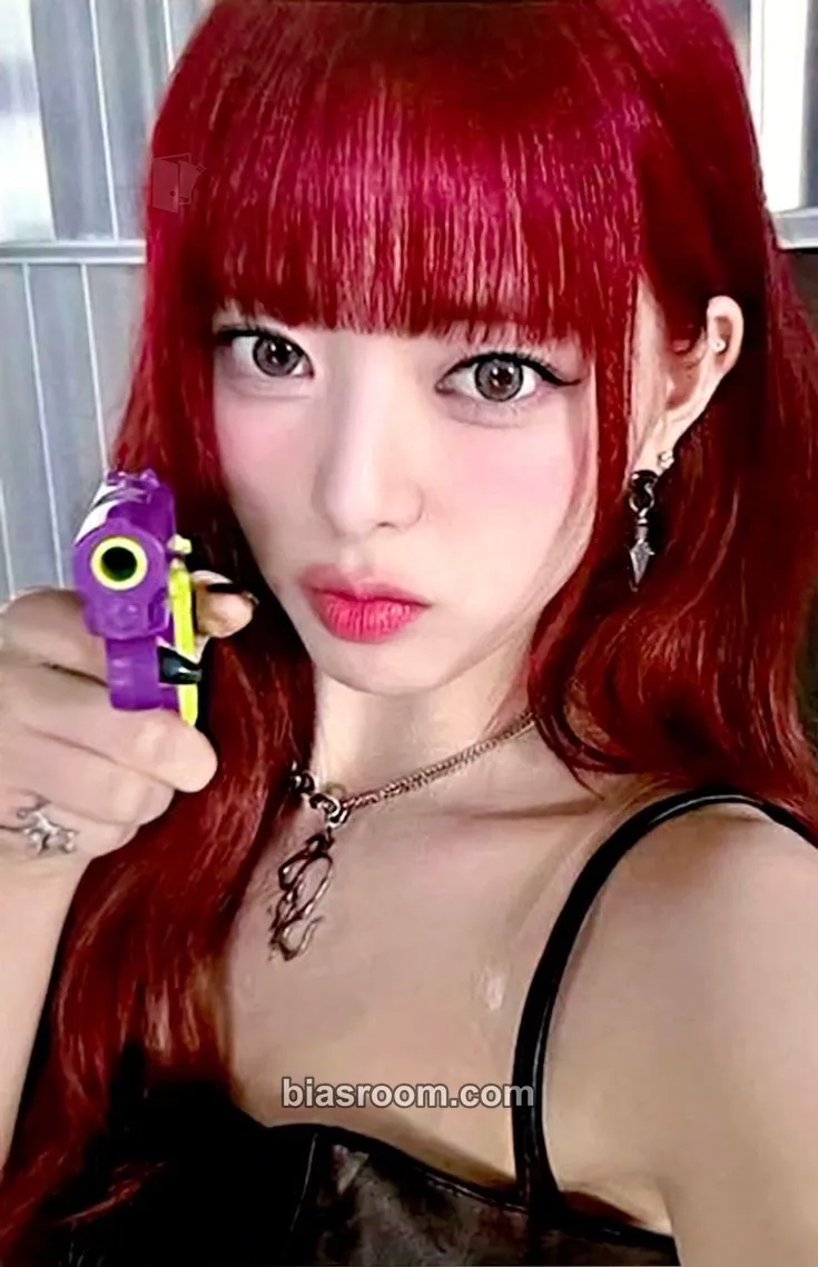 Yuna BORN TO BE Photocard - ITZY - ITZY K-pop photocard