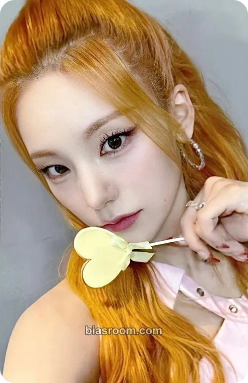 Yeji BORN TO BE Photocard - ITZY - ITZY K-pop photocard