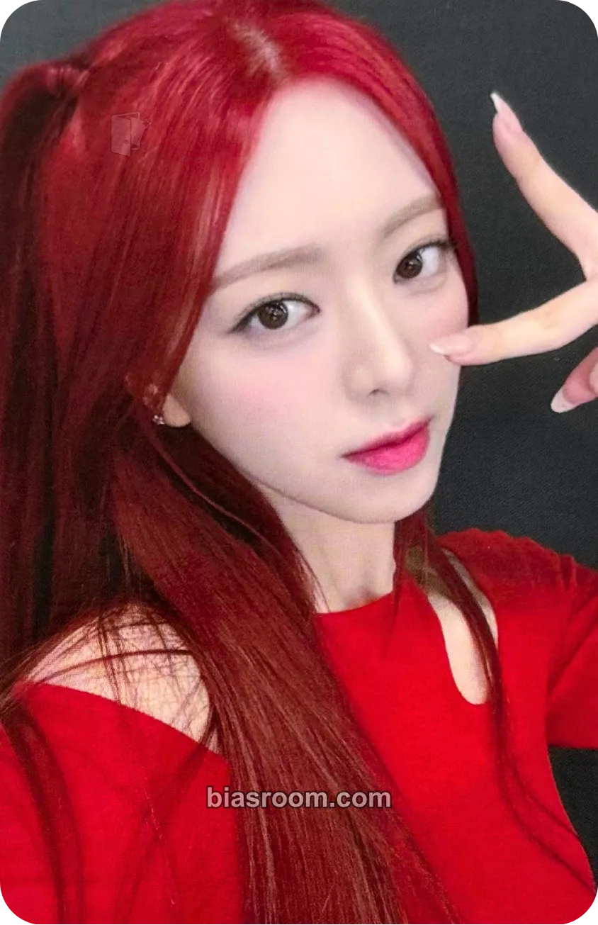 Yuna BORN TO BE Photocard - ITZY - ITZY K-pop photocard