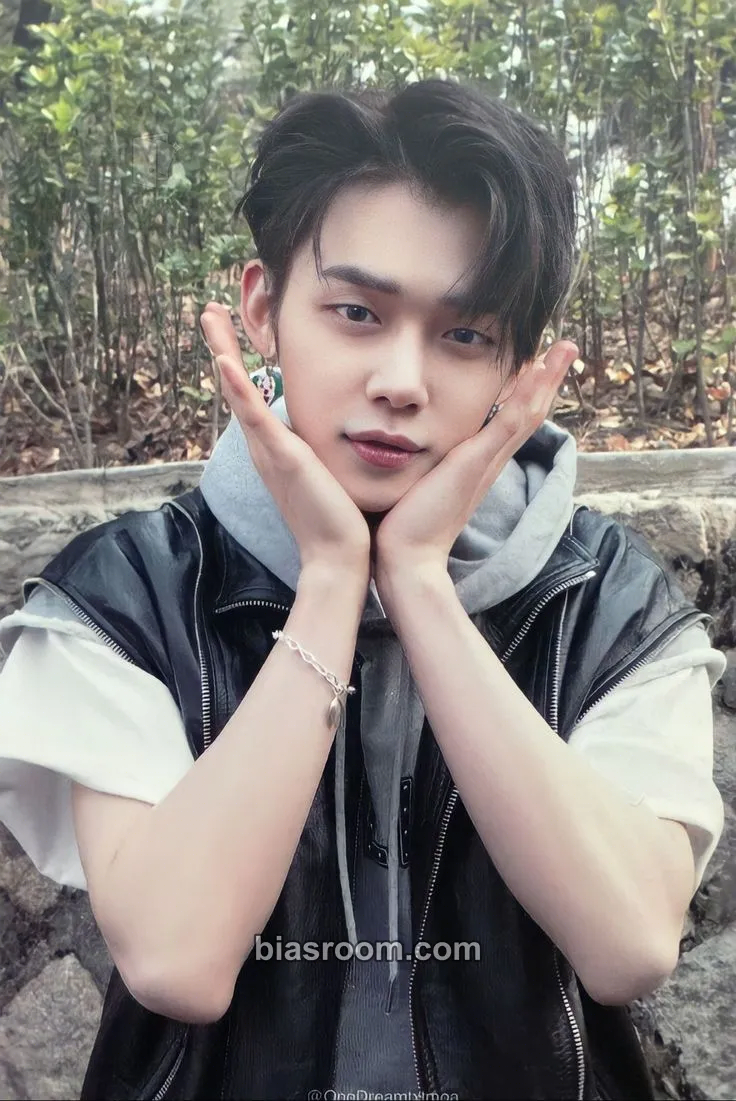 Yeonjun The Chaos Chapter: FREEZE Photocard - TOMORROW X TOGETHER - TOMORROW X TOGETHER K-pop photocard