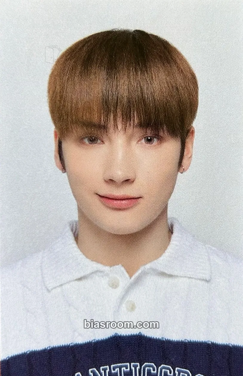Huening Kai Minisode 2: Thursday's Child Photocard - TOMORROW X TOGETHER - TOMORROW X TOGETHER K-pop photocard