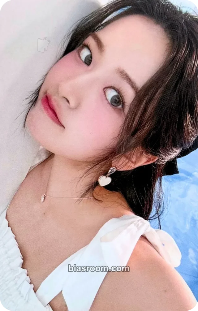 IVE - Yujin - ALIVE Album hmv
