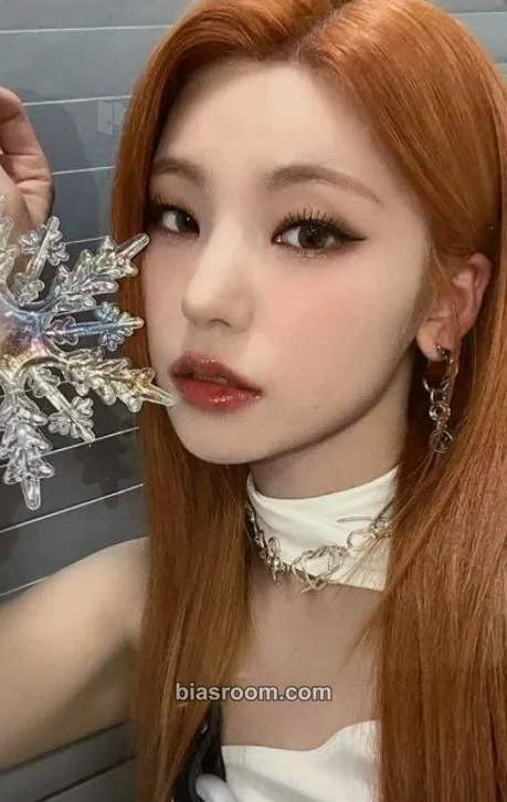 Yeji BORN TO BE Photocard - ITZY - ITZY K-pop photocard