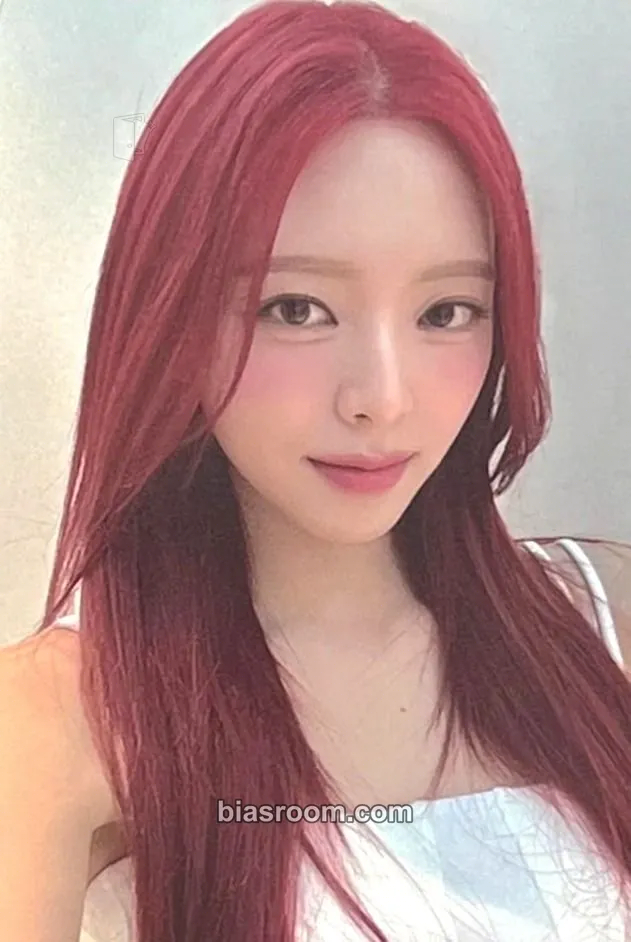 Yuna BORN TO BE Photocard - ITZY - ITZY K-pop photocard