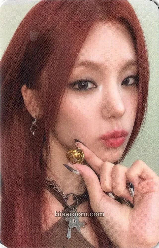 Yeji BORN TO BE Photocard - ITZY - ITZY K-pop photocard