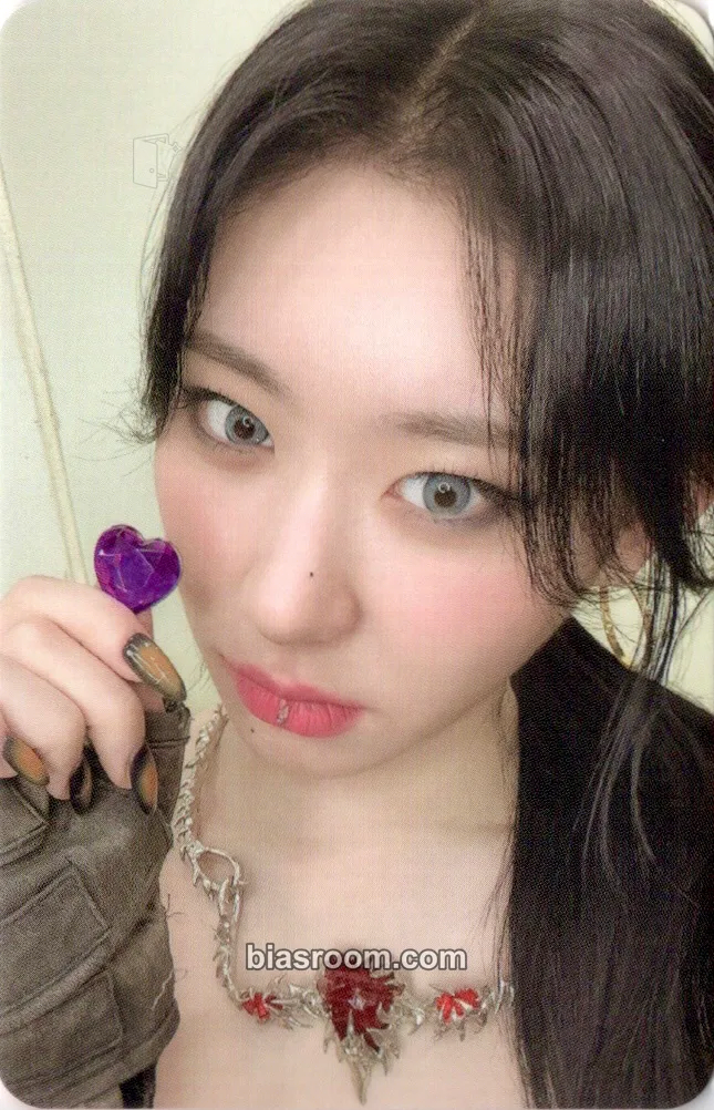 Chaeryeong BORN TO BE Photocard - ITZY - ITZY K-pop photocard