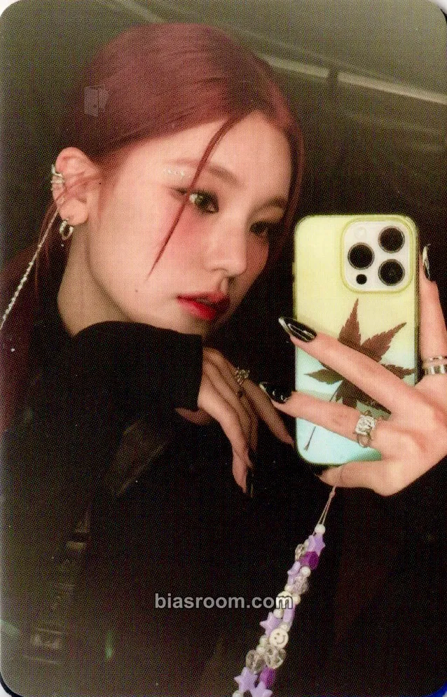 Yeji BORN TO BE Photocard - ITZY - ITZY K-pop photocard