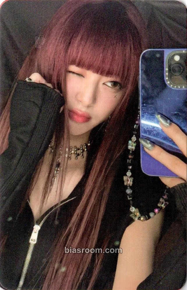 Yuna BORN TO BE Photocard - ITZY - ITZY K-pop photocard