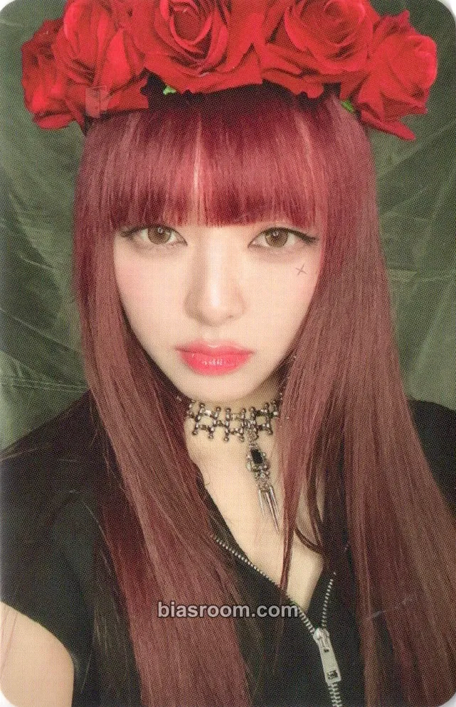 Yuna BORN TO BE Photocard - ITZY - ITZY K-pop photocard