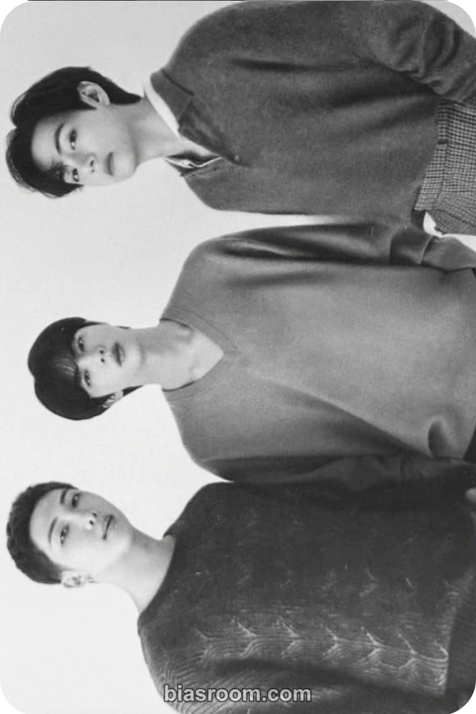 MONOCHROME Photocard - BTS - BTS K-pop photocard