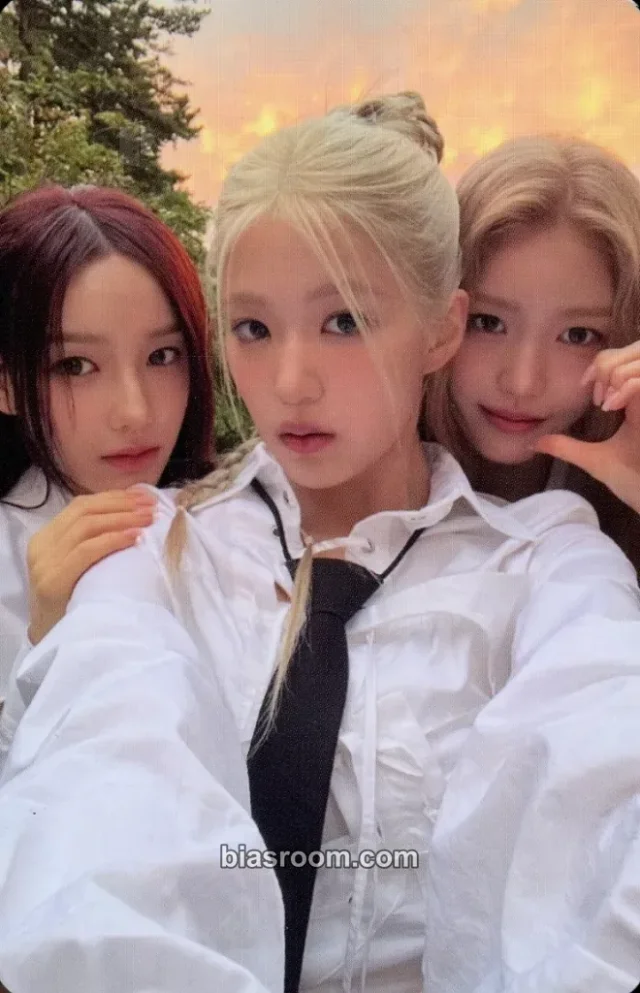 izna - N/a Album iz ver RYU SARANG YOON JIYOON JEONG SAEBI unit album photocard