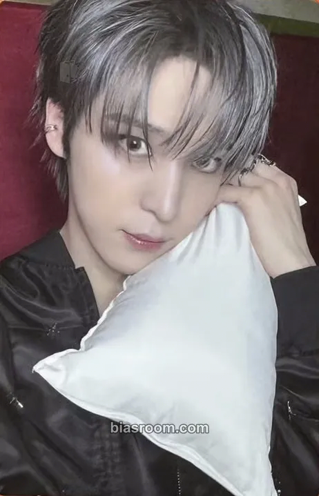 Yunho GOLDEN HOUR : Part.3 Photocard - ATEEZ - ATEEZ K-pop photocard