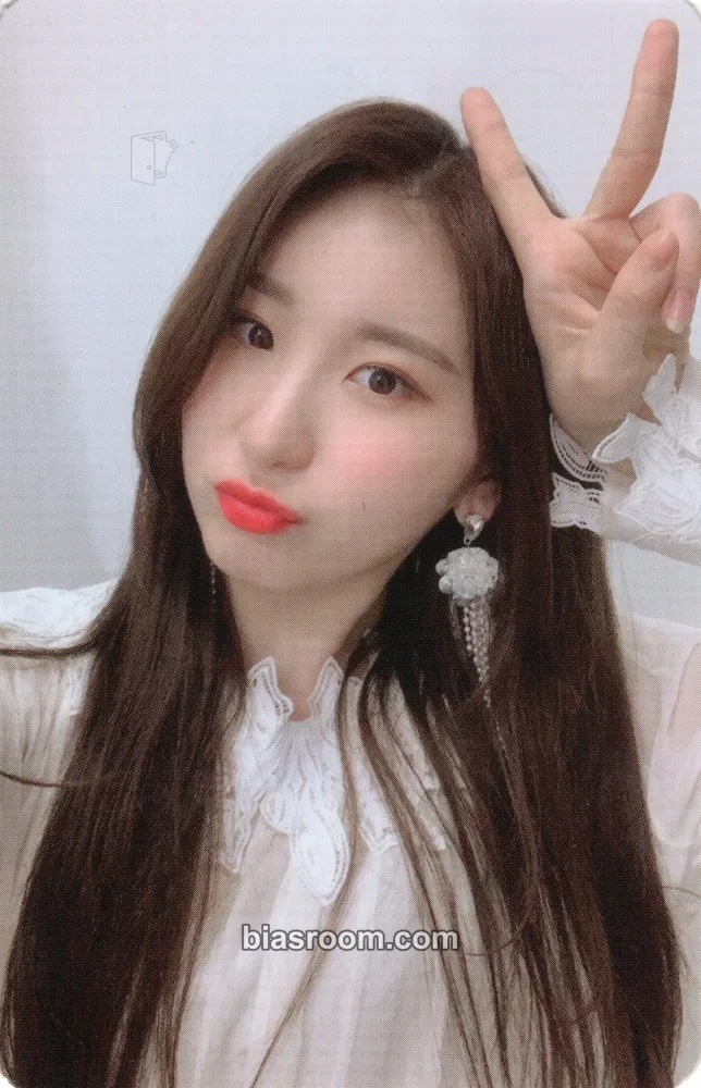 Lee Chaeyeon BLOOM*IZ Photocard - IZ*ONE - IZ*ONE K-pop photocard