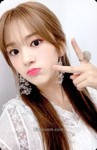 Yujin BLOOM*IZ Photocard - IZ*ONE - IZ*ONE K-pop photocard