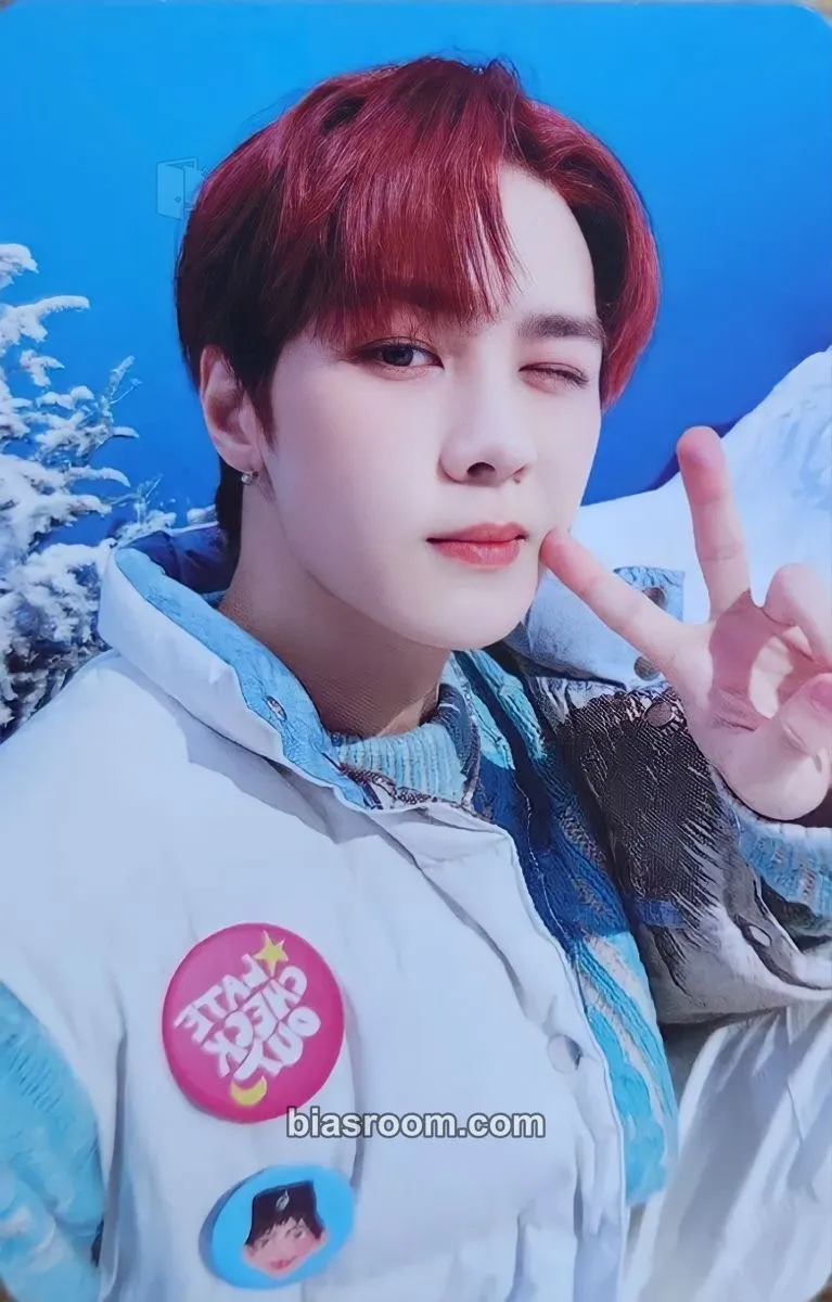 Kun 2022 Winter SMTOWN: SMCU PALACE Photocard - NCT - NCT K-pop photocard