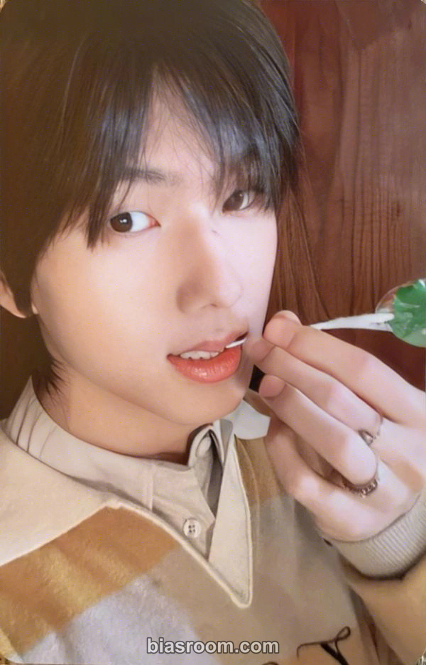 Jisung Pink Christmas 2023 Photocard - NCT - NCT K-pop photocard