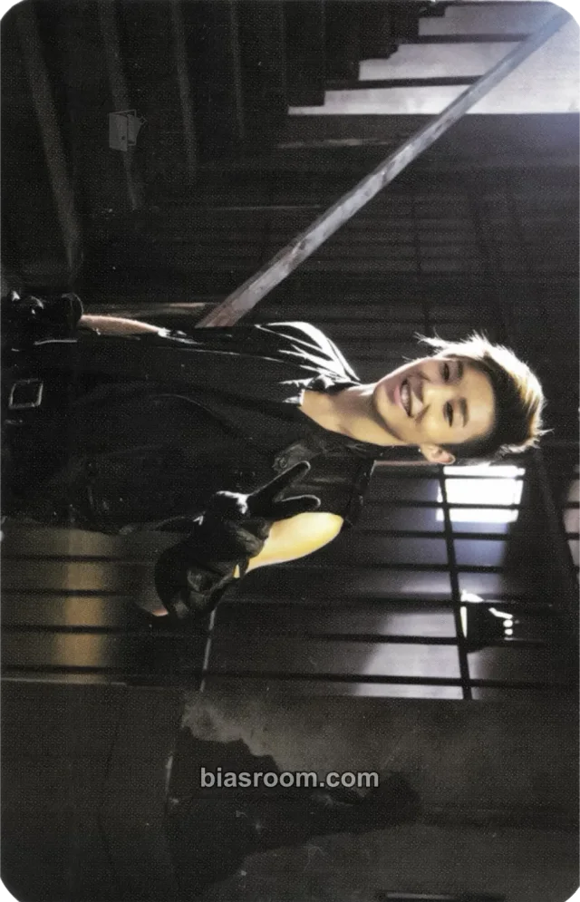 cmguqd2gp0001jm04mlljkt0d Album photocard