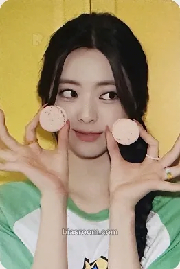 Yuna 2024: Best Friends Forever Season's Greetings Photocard - ITZY - ITZY K-pop photocard