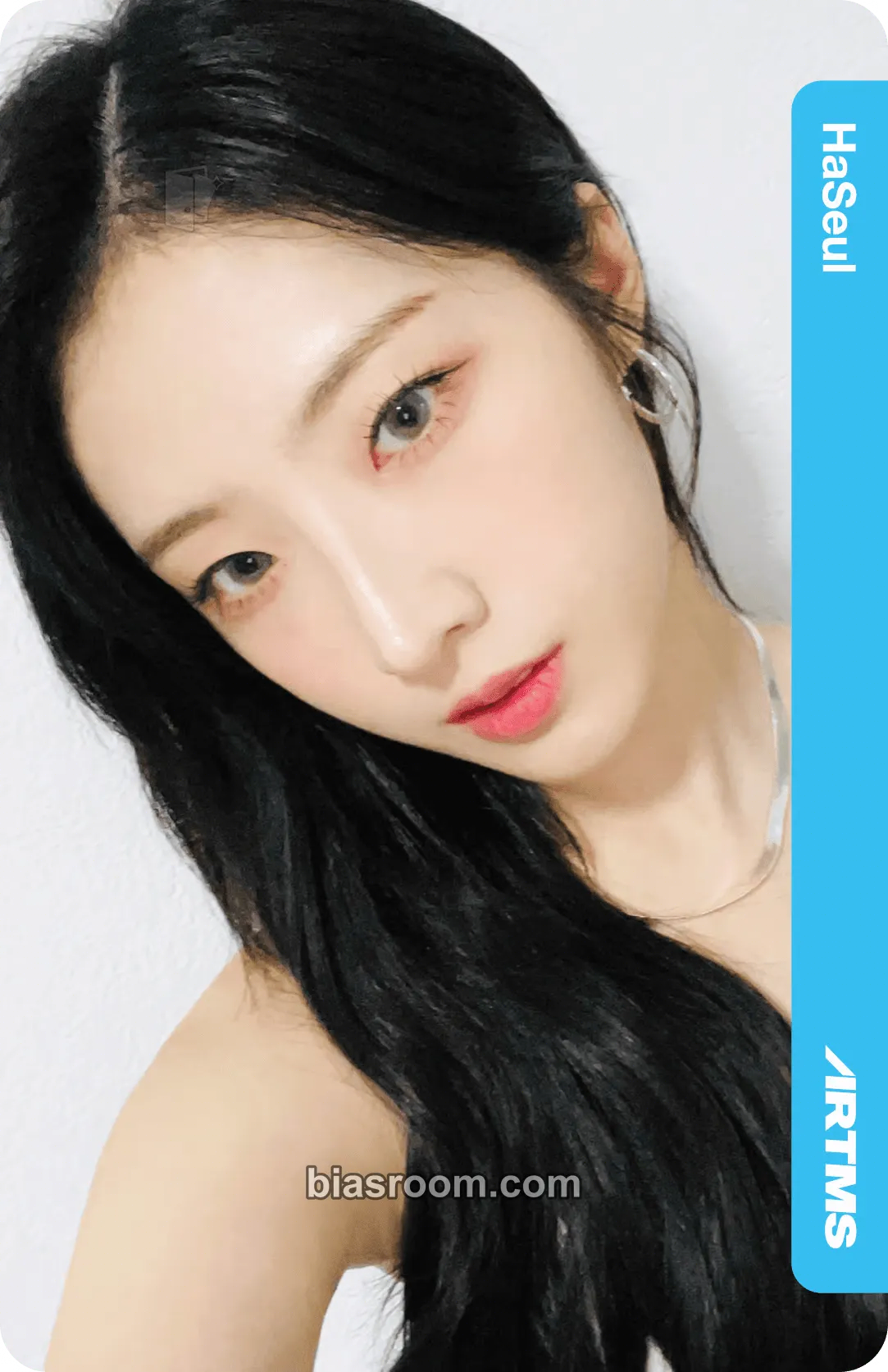 HaSeul 2024 Season's Greetings: Shoot for the Moon Photocard - ARTMS - ARTMS K-pop photocard