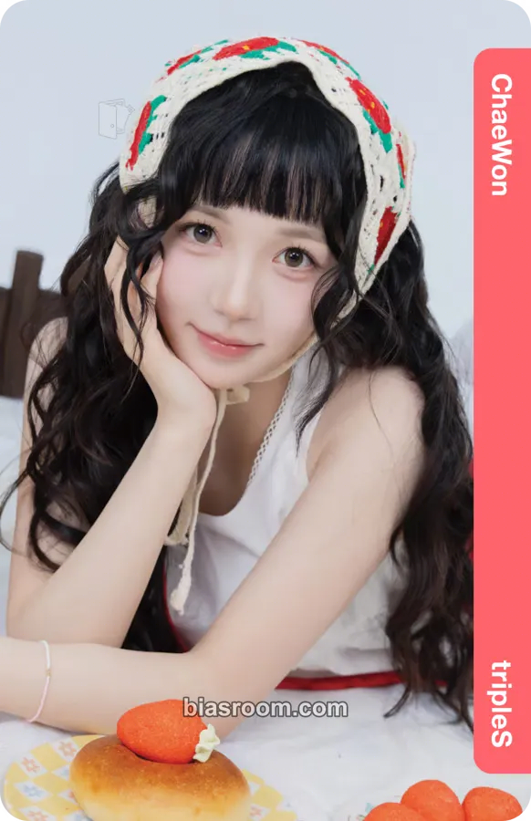 Chaewon Atom02 Physical Objekts Photocard - tripleS - tripleS K-pop photocard