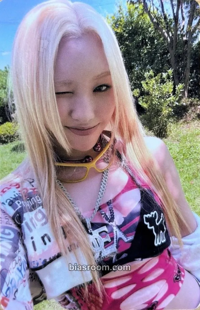 MAYA AWE Photocard - XG - XG K-pop photocard