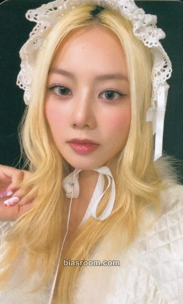 HINATA XG FIRST WORLD TOUR: THE FIRST HOWL Photocard - XG - XG K-pop photocard